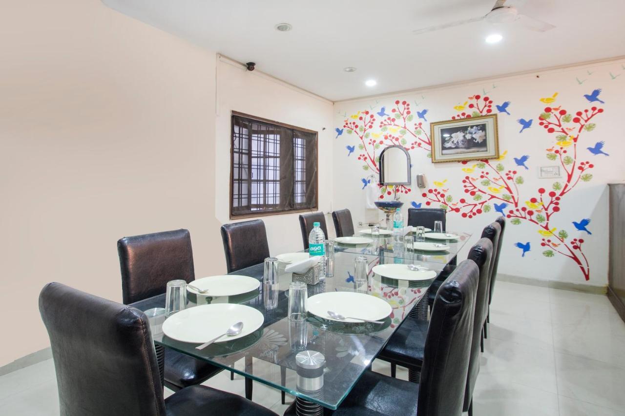 Vaccinated Staff - Oyo 11400 The Down Town Suites Hyderabad Esterno foto
