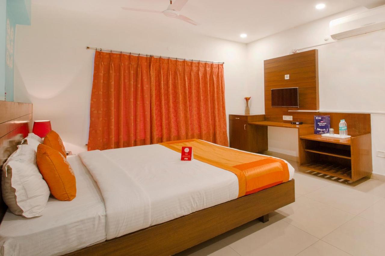 Vaccinated Staff - Oyo 11400 The Down Town Suites Hyderabad Esterno foto