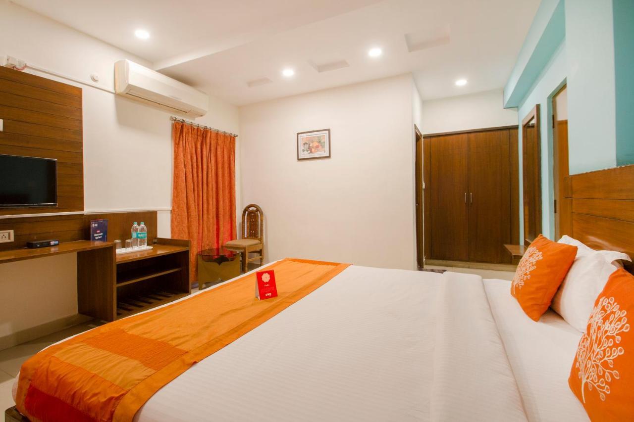 Vaccinated Staff - Oyo 11400 The Down Town Suites Hyderabad Esterno foto