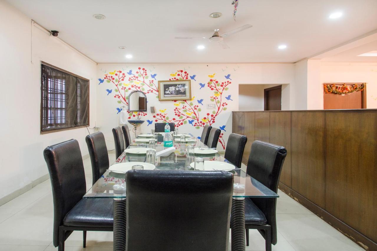 Vaccinated Staff - Oyo 11400 The Down Town Suites Hyderabad Esterno foto