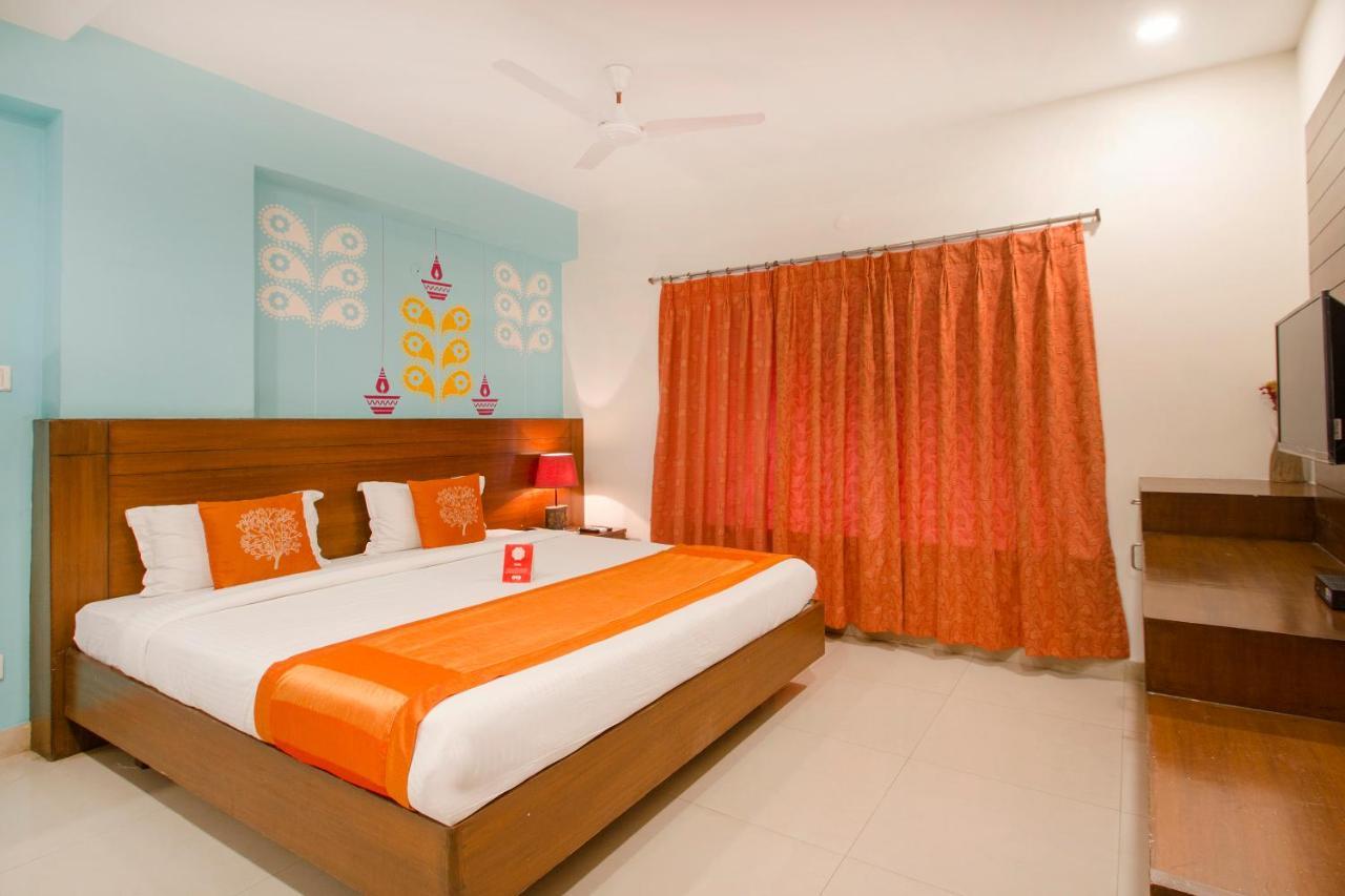 Vaccinated Staff - Oyo 11400 The Down Town Suites Hyderabad Esterno foto