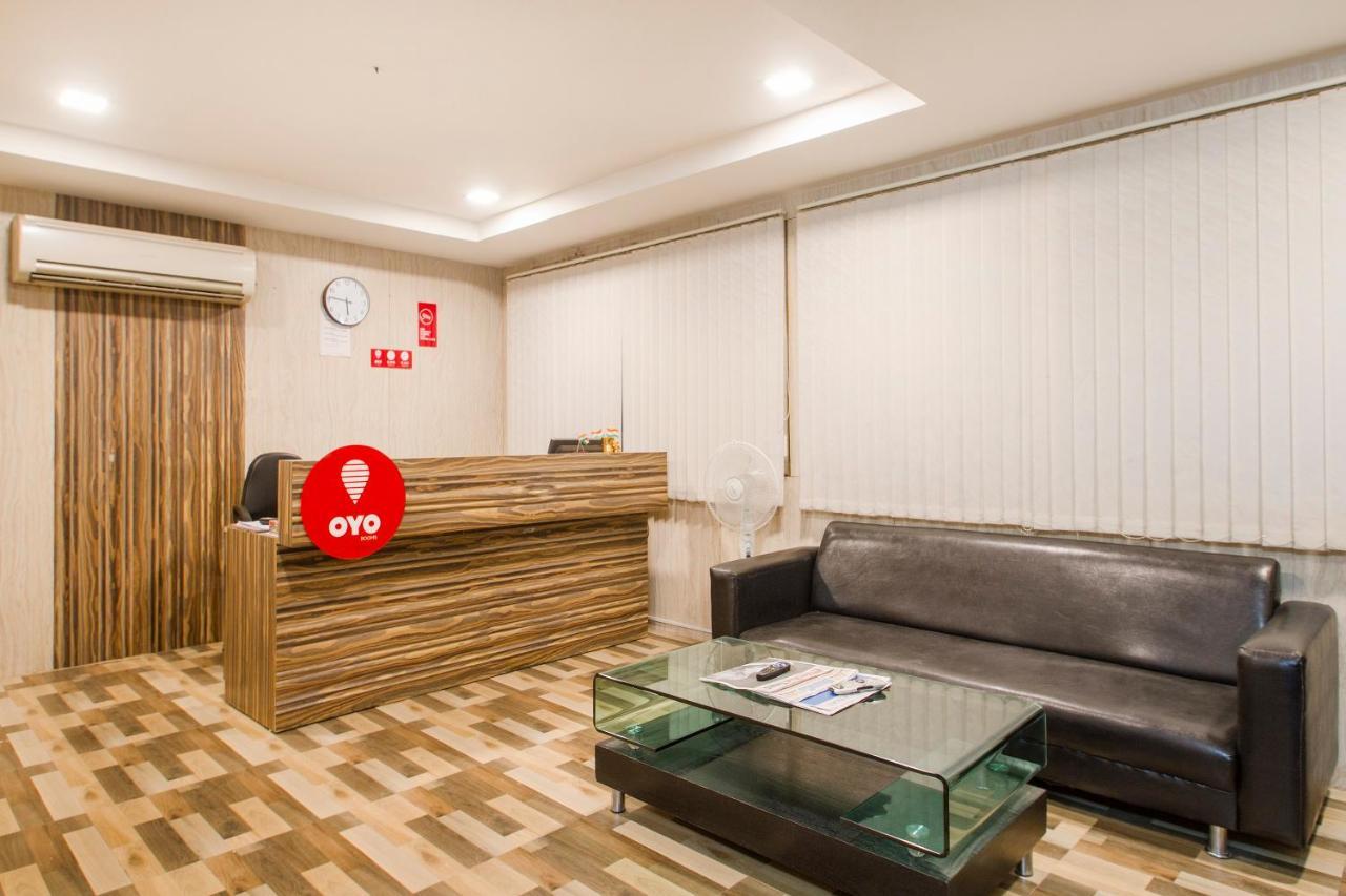 Vaccinated Staff - Oyo 11400 The Down Town Suites Hyderabad Esterno foto