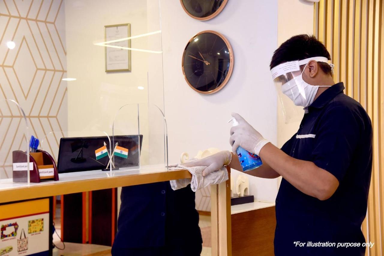 Vaccinated Staff - Oyo 11400 The Down Town Suites Hyderabad Esterno foto