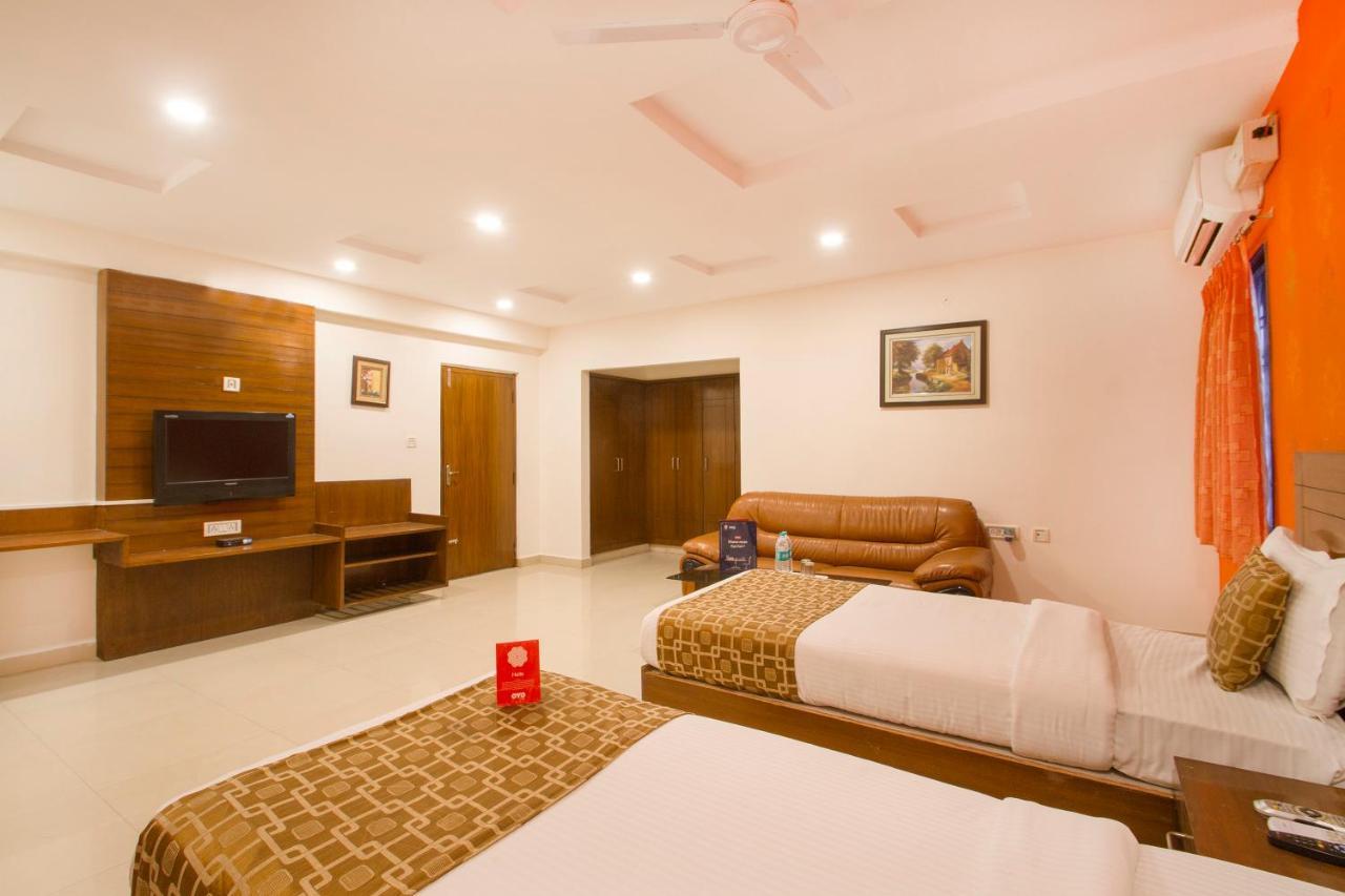 Vaccinated Staff - Oyo 11400 The Down Town Suites Hyderabad Esterno foto