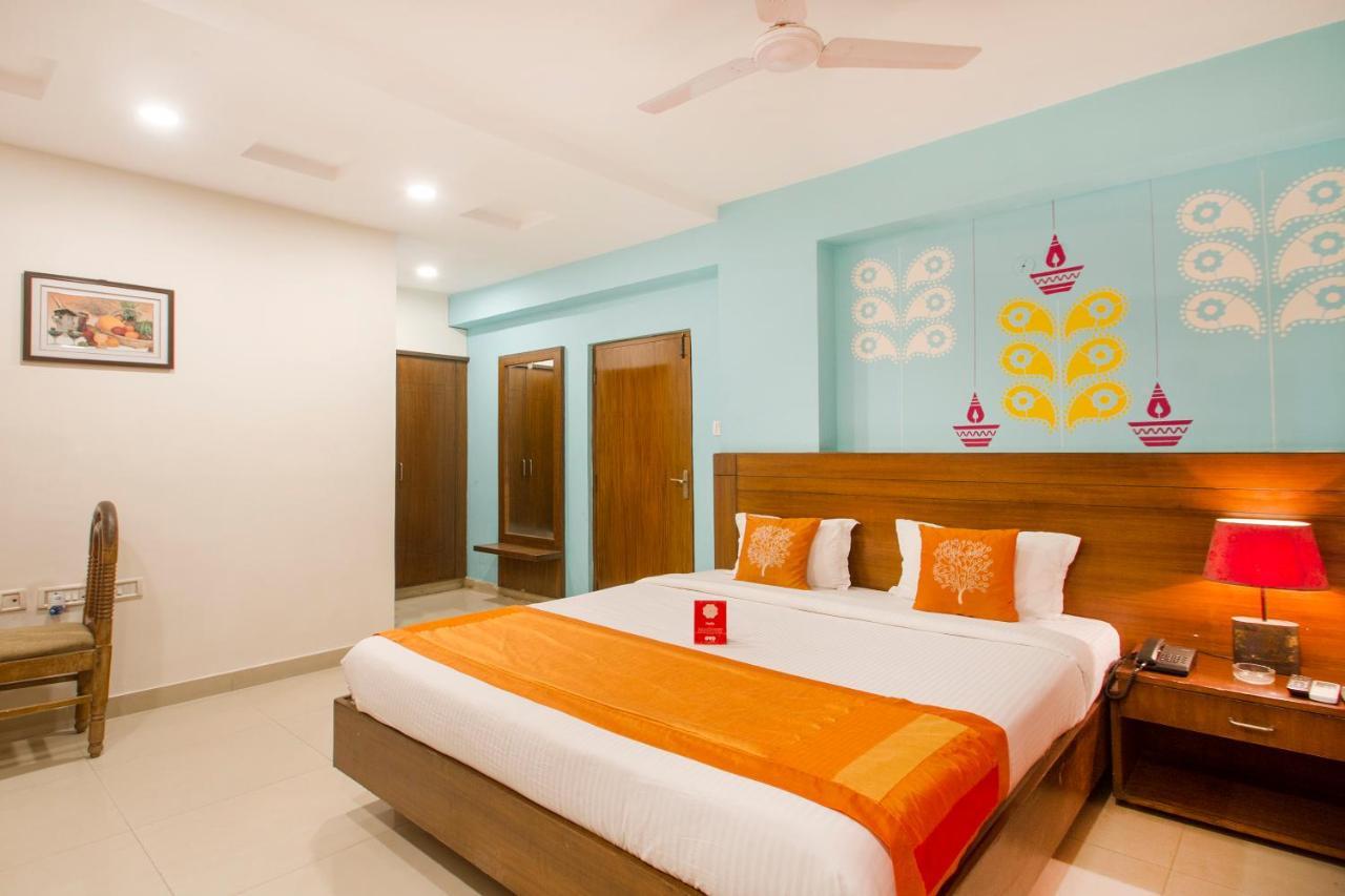 Vaccinated Staff - Oyo 11400 The Down Town Suites Hyderabad Esterno foto