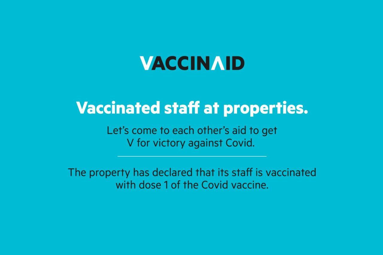 Vaccinated Staff - Oyo 11400 The Down Town Suites Hyderabad Esterno foto